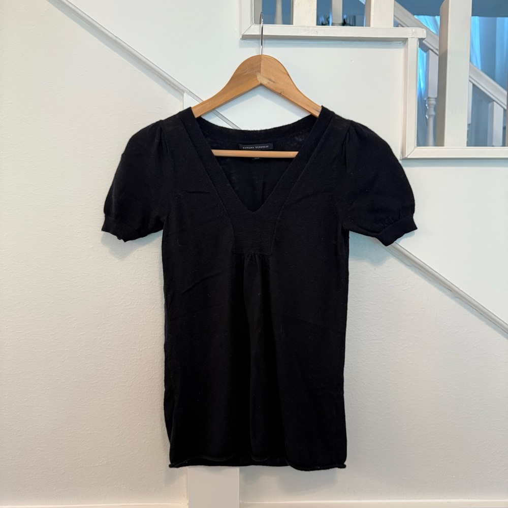 Banana Republic Black Short Sleeves V-Neck Knit Top size XS